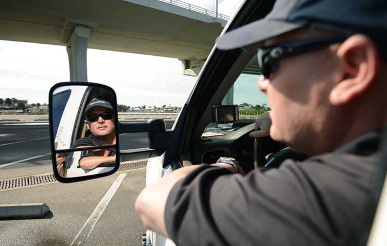 tow truck Use Practice Defensive Driving