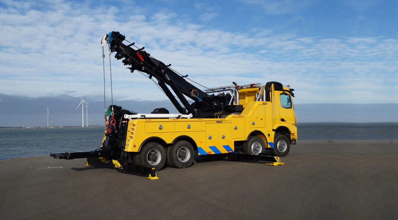 Rotator tow truck