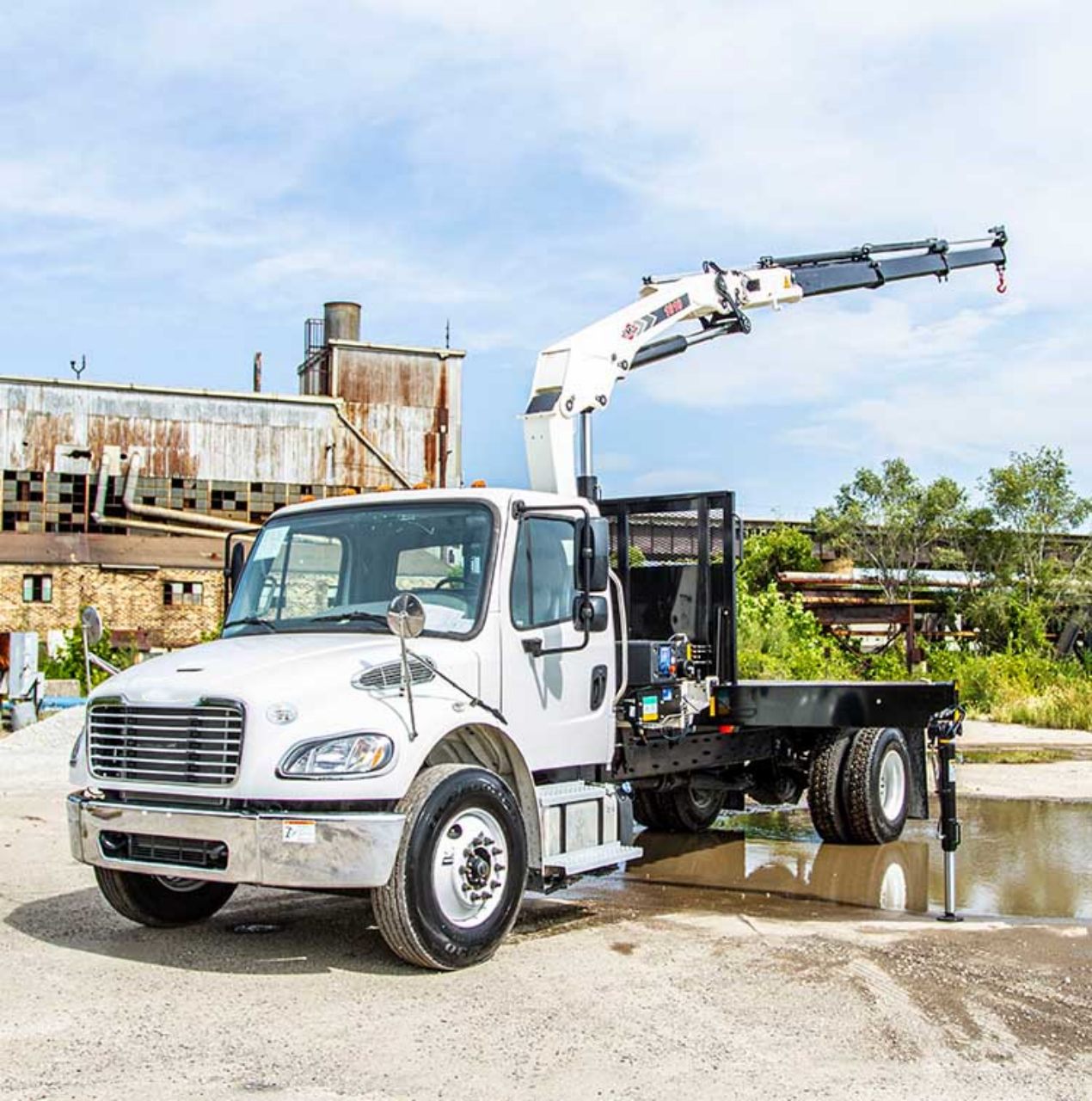 Knuckle Boom Cranes: Dynamic Lifting Solutions On Truck Beds – Tow Crane