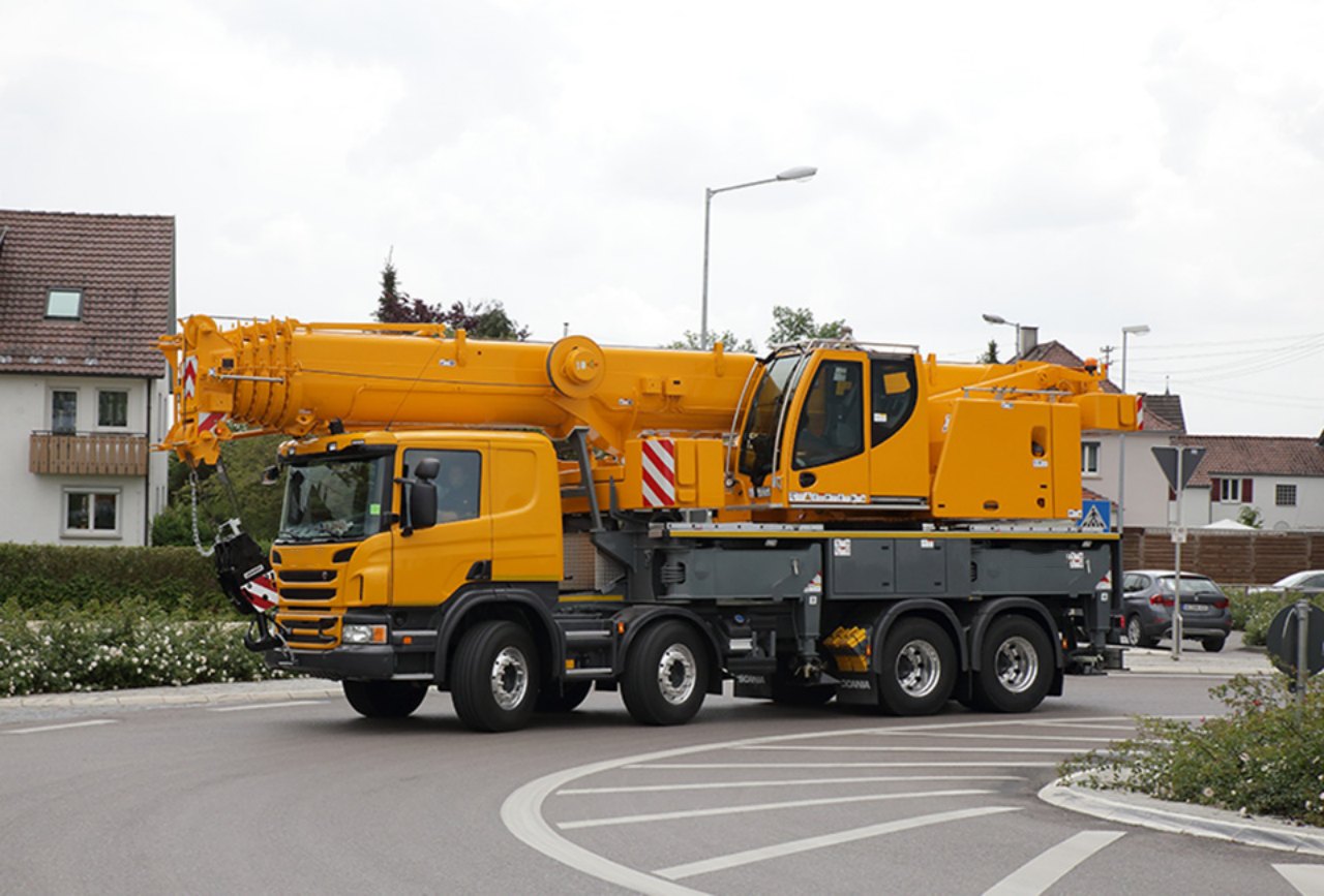 Telescopic Cranes on Truck