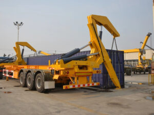 37 Ton Container Semi Trailer with Side Lifter Crane Truck