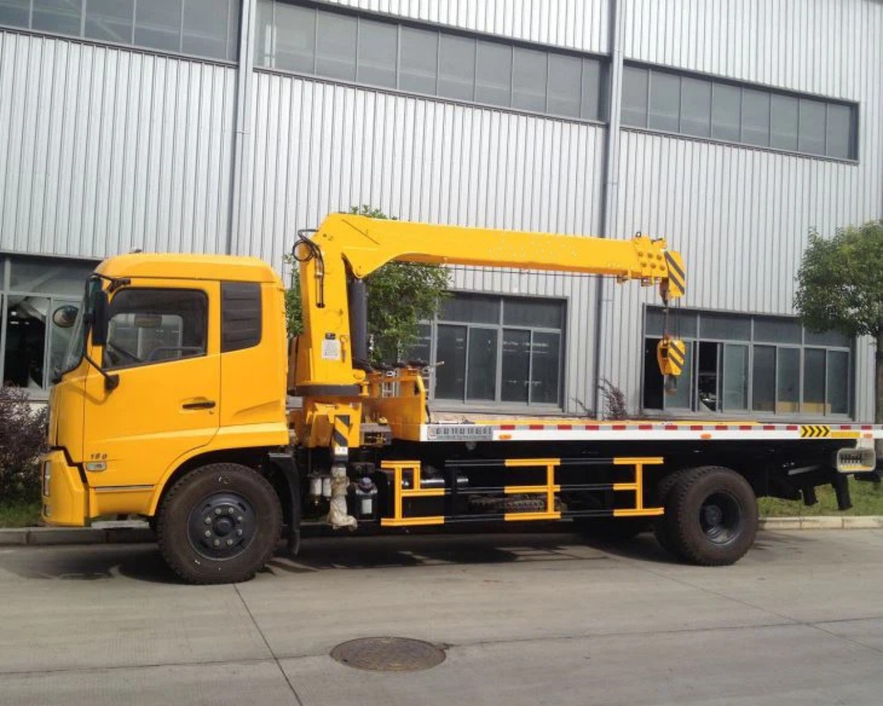 Tow Truck Mounted Crane Arrives in Tanzania: Towing Excellence Tow Crane