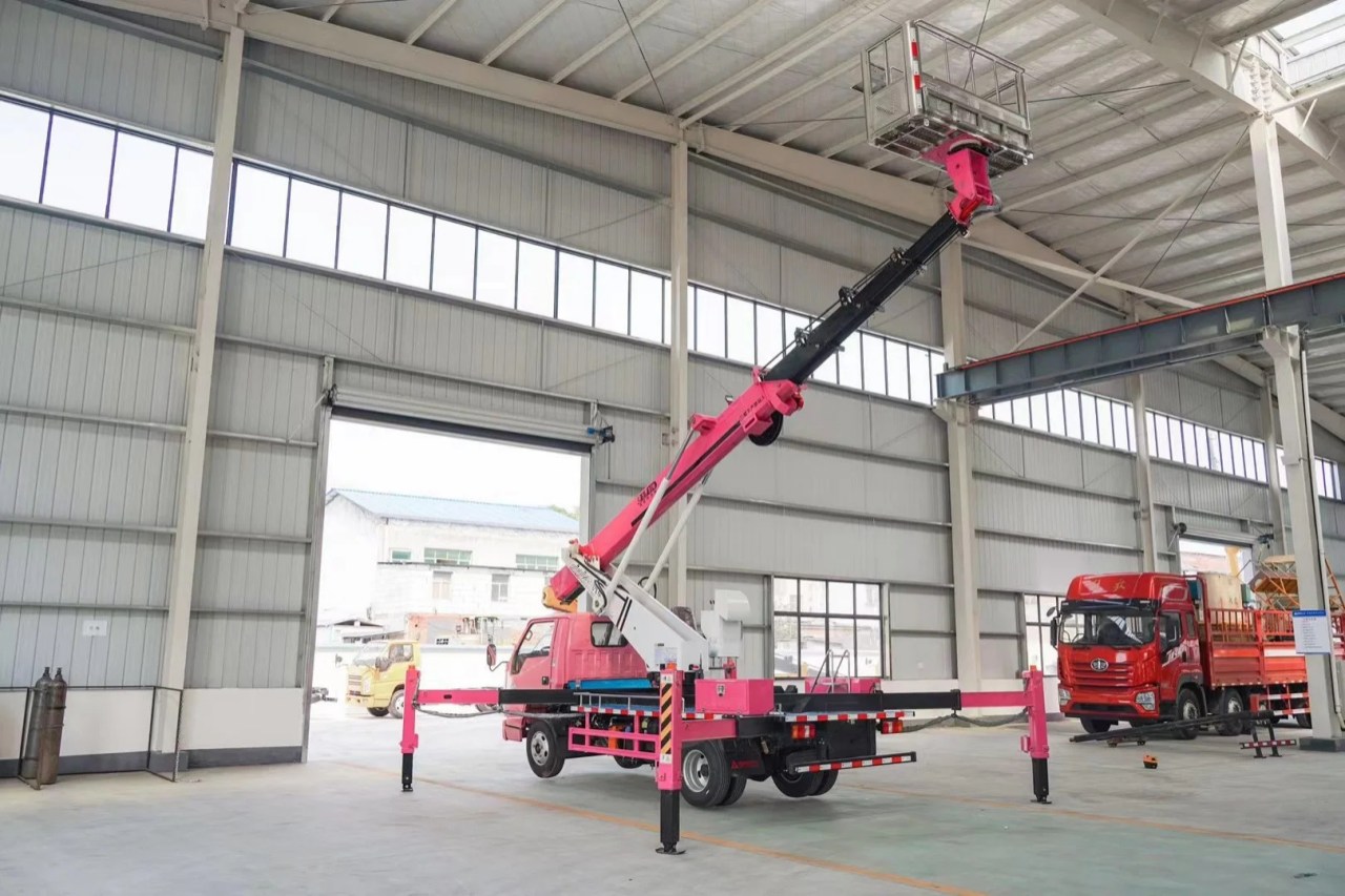 32m Insulated Bucket Lift Truck (4)