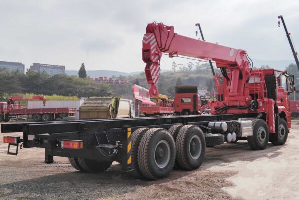 SHACMAN M3000 14 Ton Truck Telescopic Crane (5)