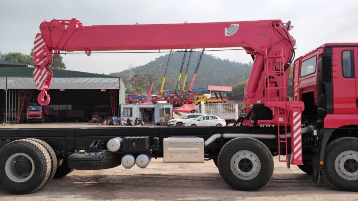 SHACMAN M3000 14 Ton Truck Telescopic Crane (6)