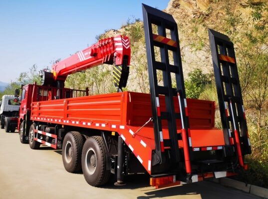 SHACMAN M3000 20 Ton Truck Telescopic Crane (5)