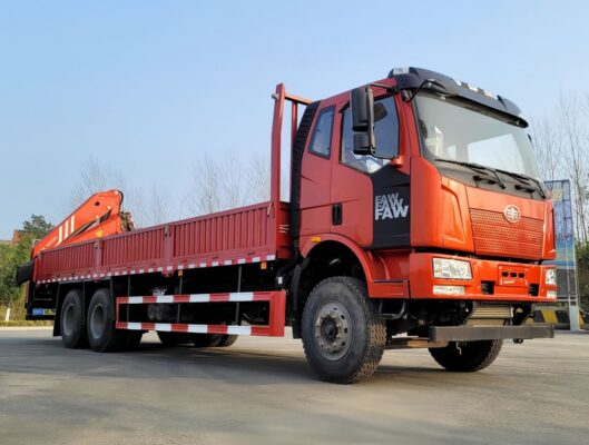 6 Ton 10 Wheelers Knuckle Boom Crane (2)