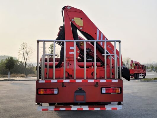 6 Ton 10 Wheelers Knuckle Boom Crane (7)