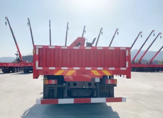 6 Wheelers 6 Ton Knuckle Boom Crane (8)