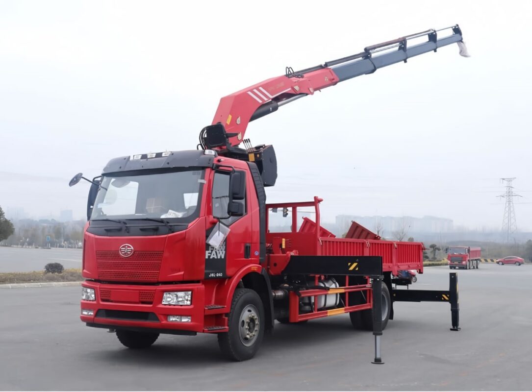 6 Wheelers 9 Ton Knuckle Boom Crane (2)