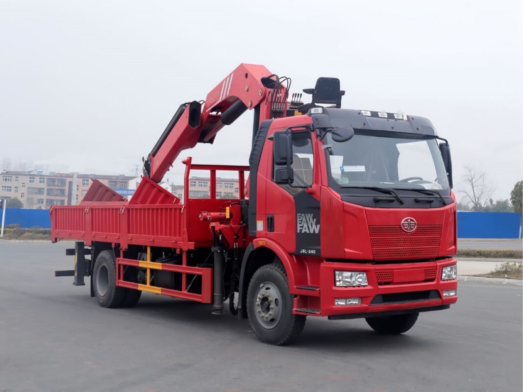 6 Wheelers 9 Ton Knuckle Boom Crane (3)