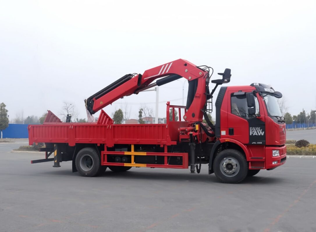 6 Wheelers 9 Ton Knuckle Boom Crane (4)