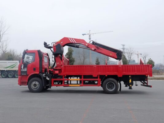 6 Wheelers 9 Ton Knuckle Boom Crane (5)
