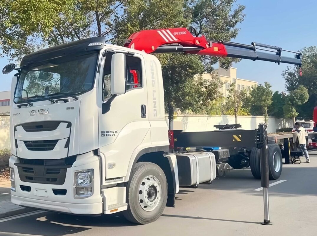 ISUZU GIGA 6 Ton Knuckle Boom-kraan