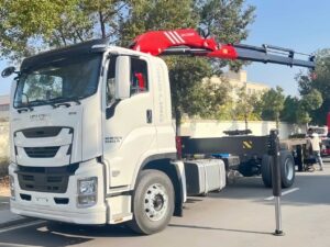 ISUZU GIGA 6 Ton Knuckle Boom Crane