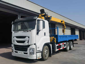 ISUZU GIGA Truck with 10T XCMG Crane