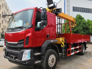 Chenglong M3 220Horsepower 4X2 7.5Ton 5.8Meter Truck Mounted Crane