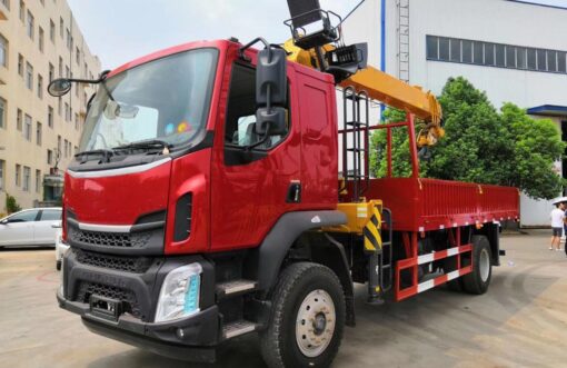 Chenglong M3 220Horsepower 4X2 7.5Ton 5.8Meter Truck Mounted Crane