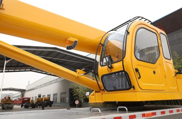 Dajingang ES5 190 horsepower 4X2 24 tons 10-meter truck crane