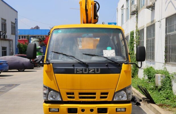 Isuzu 5.7 Ton Articulated Bucket Lift Truck