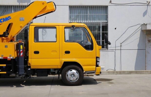 Isuzu 5.7 Ton Articulated Bucket Lift Truck