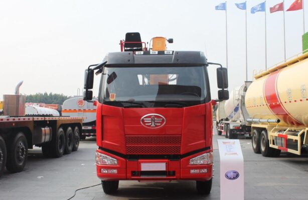 Faw 25 Tons Side Lifter Crane