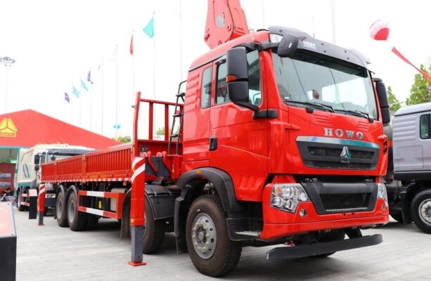 Howo 350 Horsepower Side Lifter Crane