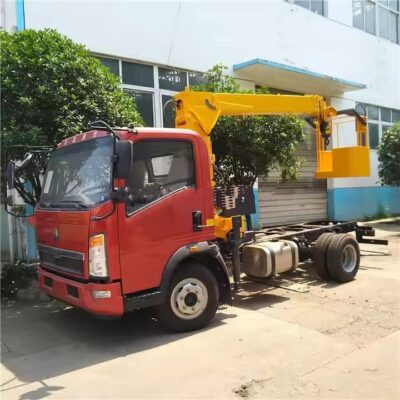 Howo Cargo Truck With 3.2 Tons Crane Manipulator