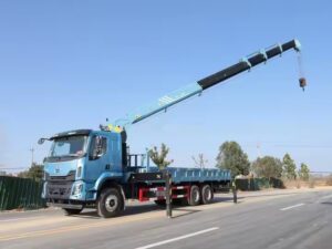 Dong Feng 12 Ton Truck Telescopic Crane