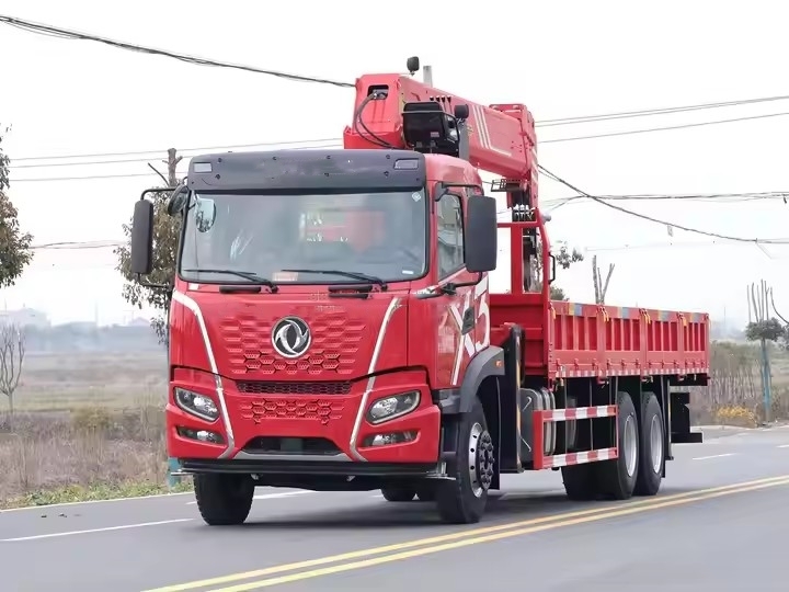 Dongfeng 12 Ton Truck Telescopic Crane