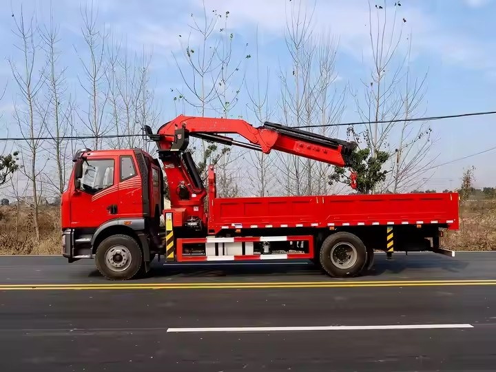 Faw 10 Ton Knuckle Boom Crane