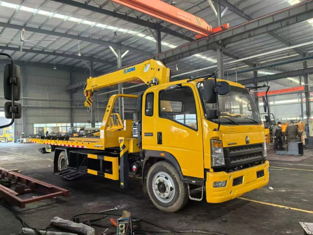 Howo 11 Ton Tow Truck With Crane