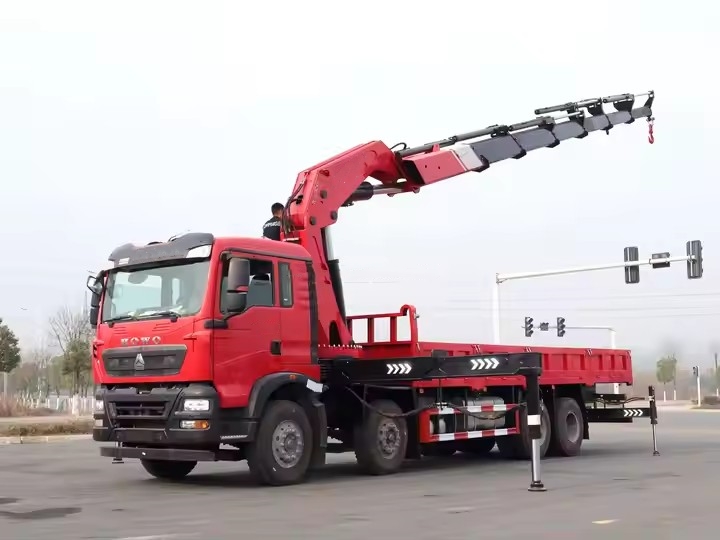 Howo 30Ton Knuckle Boom Crane