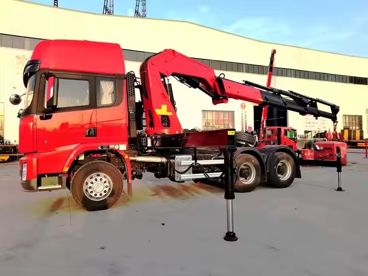 Shacman 25 Ton Knuckle Boom Crane