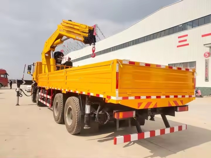 Shacman 35 Ton Knuckle Boom Crane